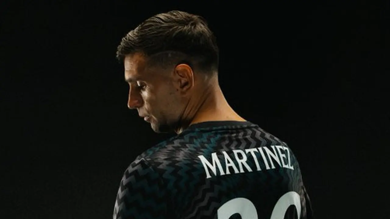 Emiliano Martinez Tandai Debut di Chelsea dengan Kemenangan Dramatis